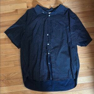 Old Navy Men's Dark Blue Patterned Button Down Shirt
